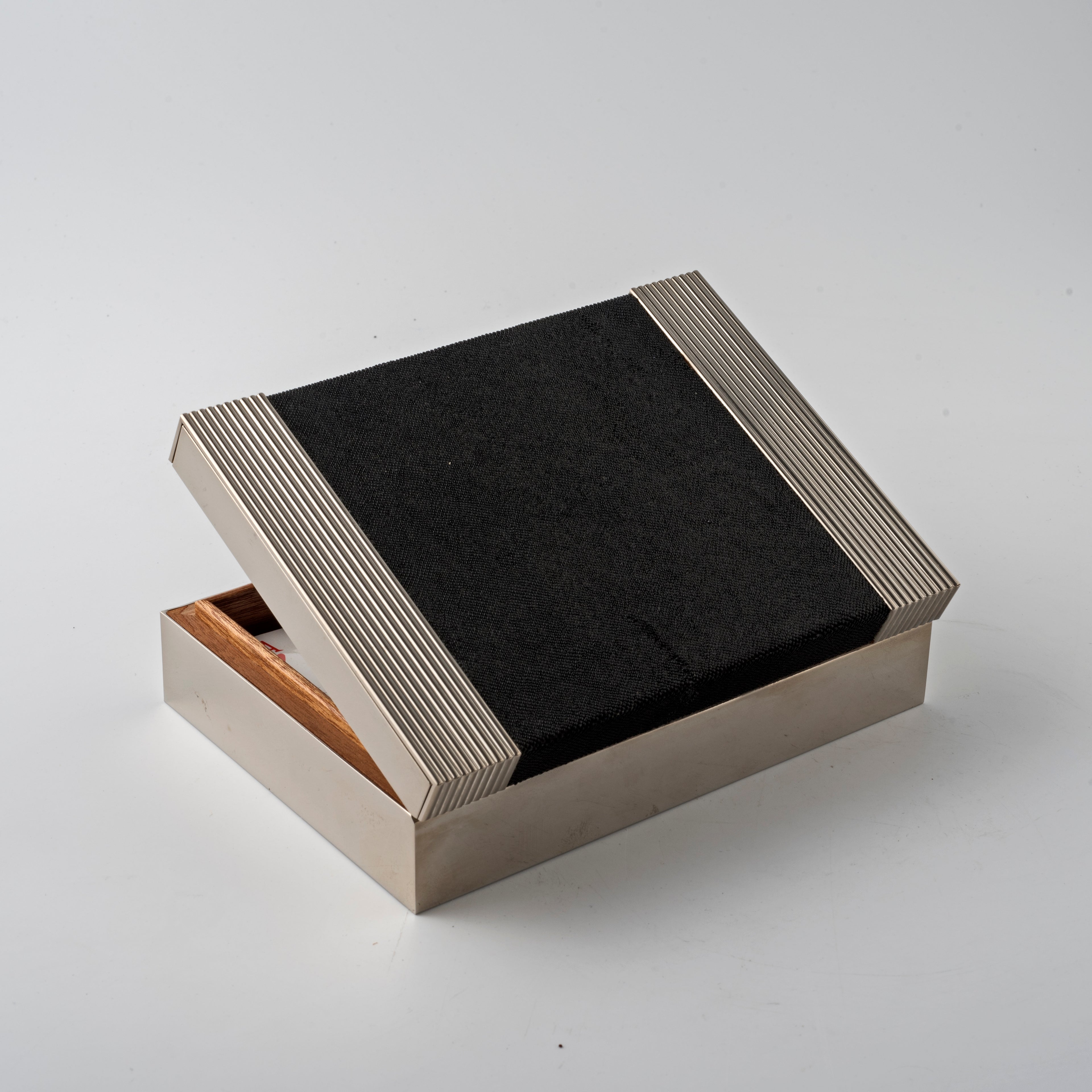 Scatola d'arredo Galucharme Black in pelle di squalo - Design Nino Basso