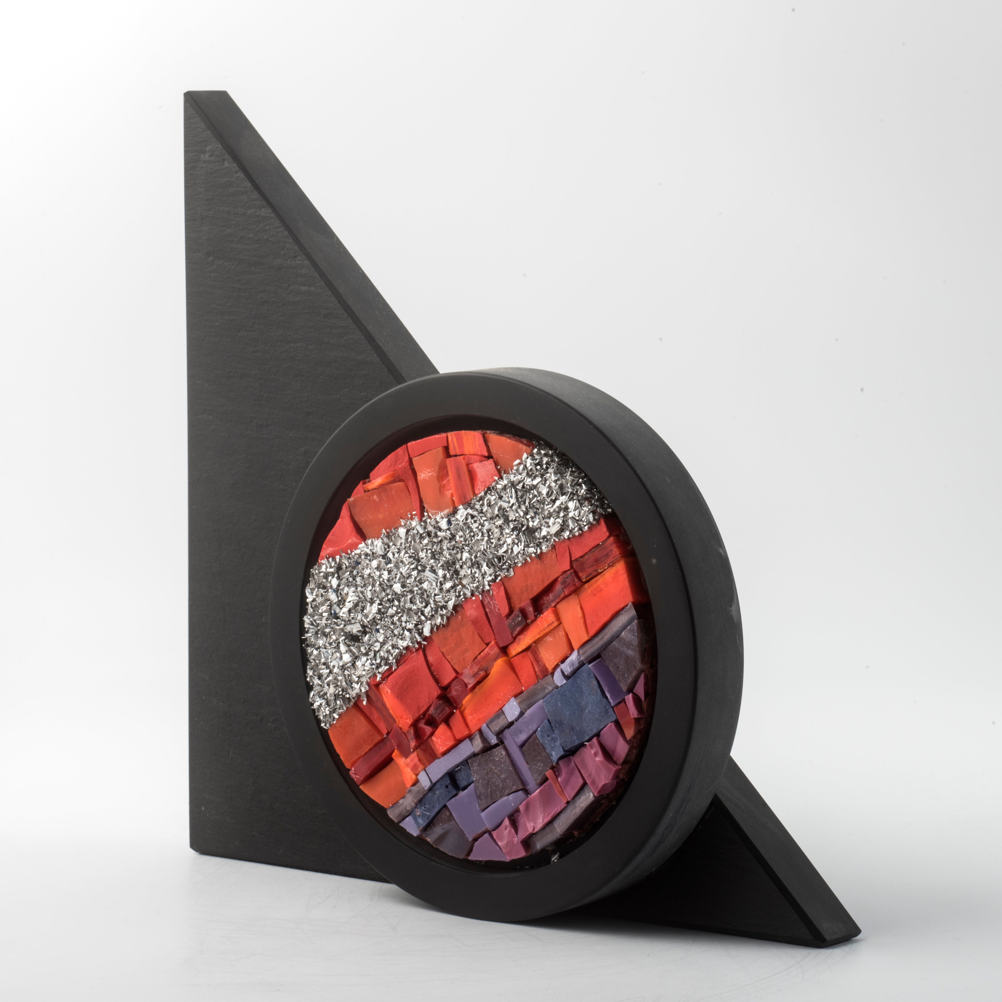 SATURNO - scultura in ardesia e mosaico -  Pezzo unico di Nino Basso