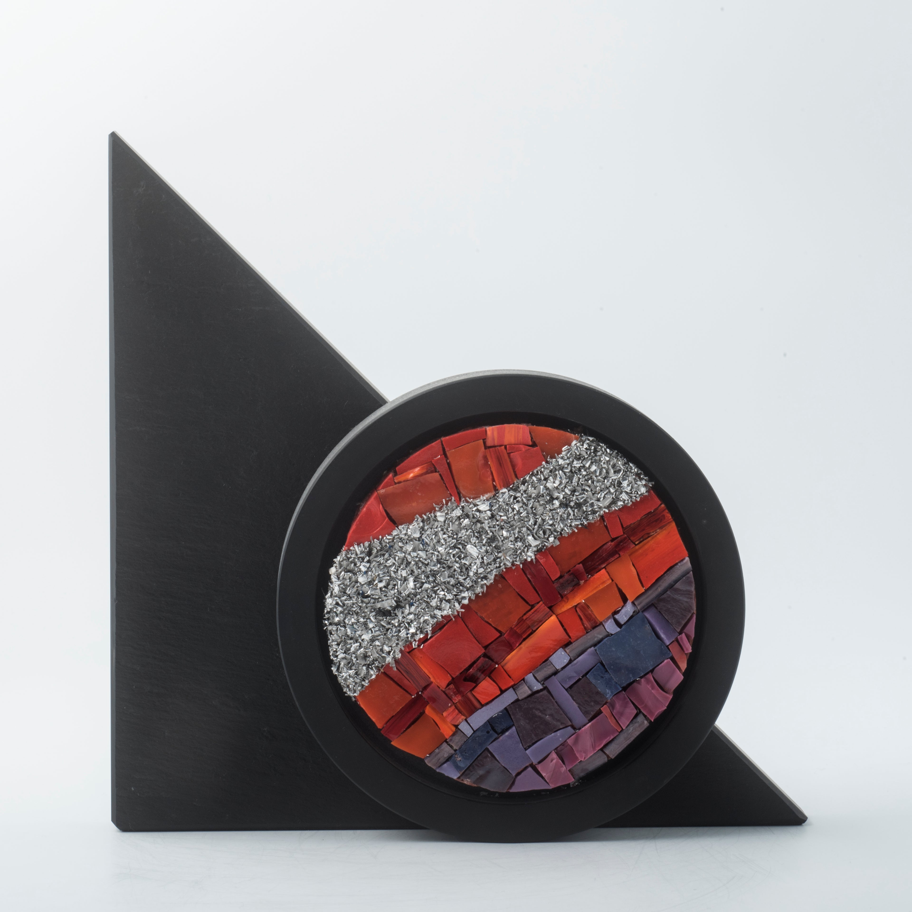 SATURNO - scultura in ardesia e mosaico -  Pezzo unico di Nino Basso