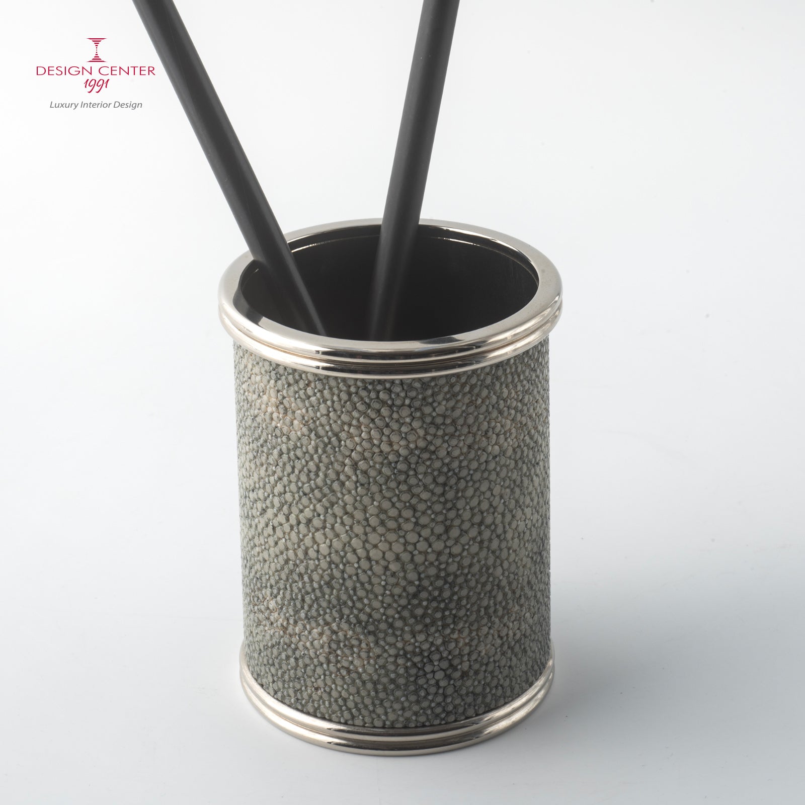 Portapenne in pelle shagreen salvia scuro - Design elegante di Nino Basso