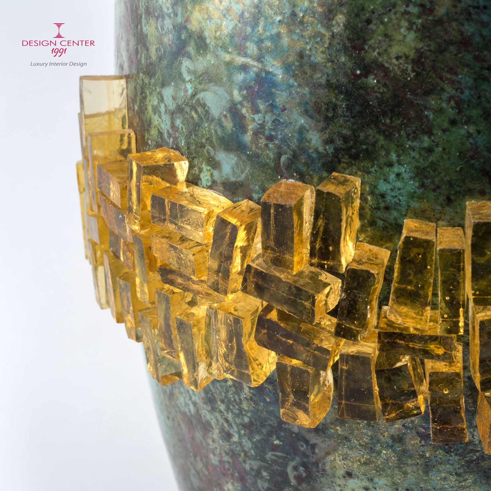 CONCERTO IN ORO - Vaso scultura in ceramica Raku e mosaico dorato - Pezzo unico di Nino Basso