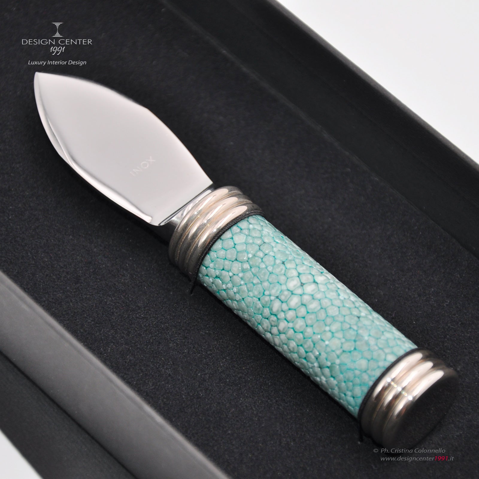 Coltello per formaggio grana in pelle shagreen verde - Design Nino Basso