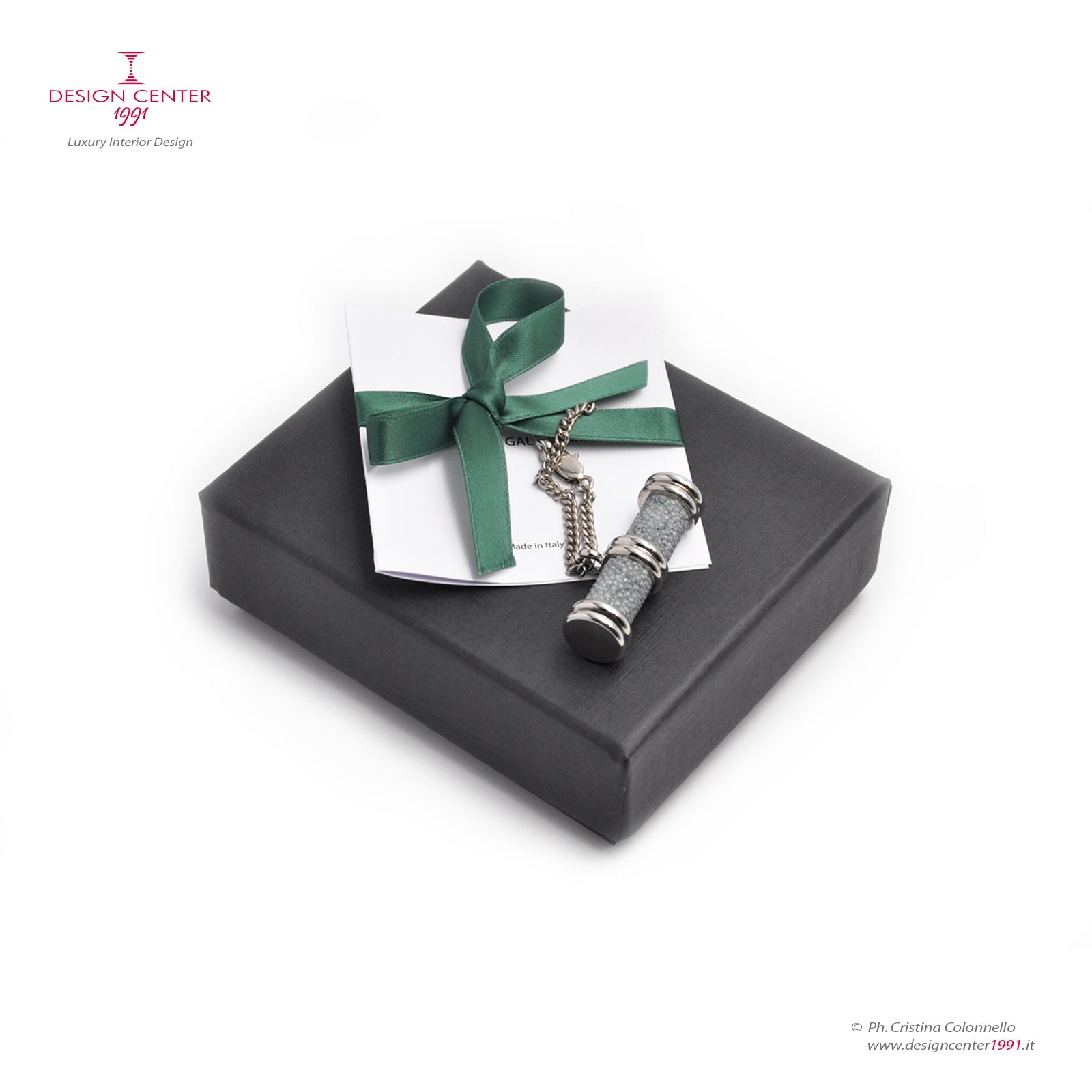 Portachiavi Galucharme verde salvia in pelle shagreen - Design Nino Basso