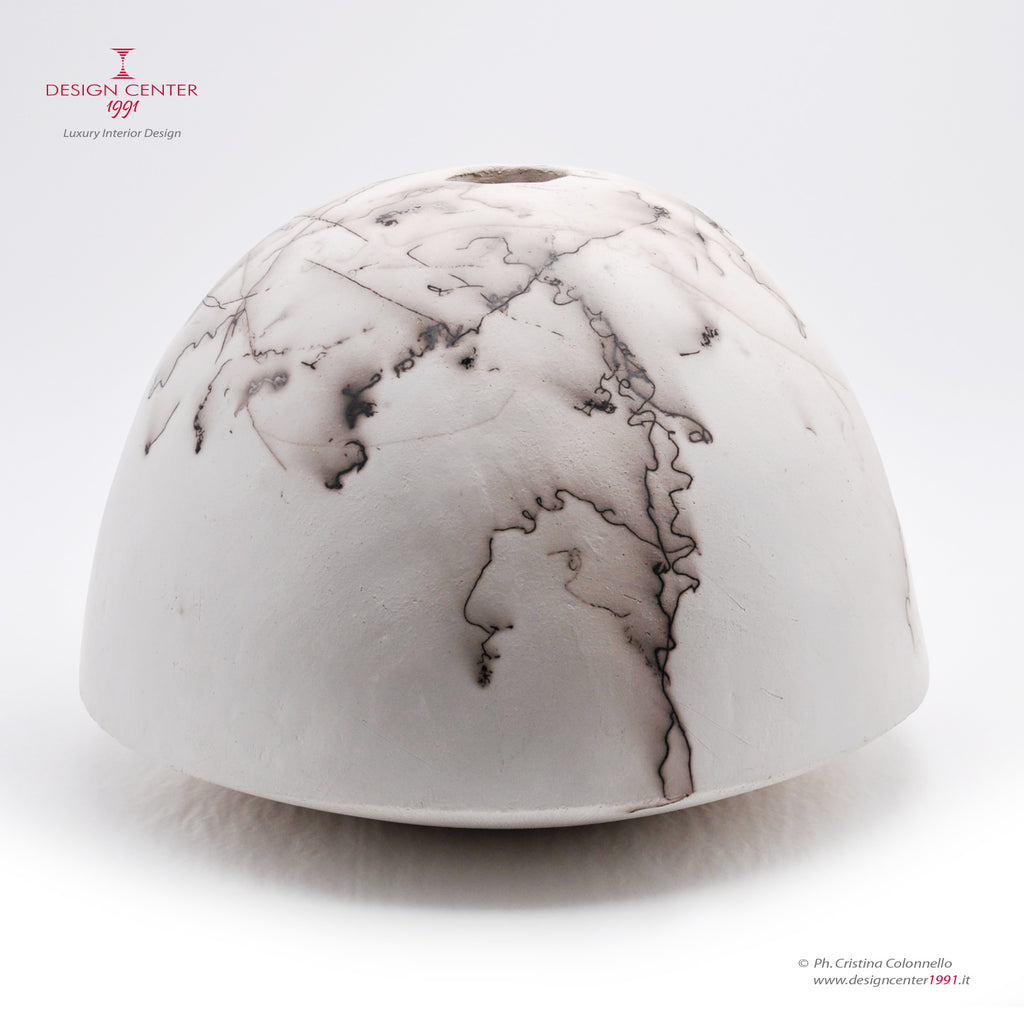 SEGNI NELLA NOTTE 1 -  Vaso scultura in ceramica - Pezzo unico di Nino Basso
