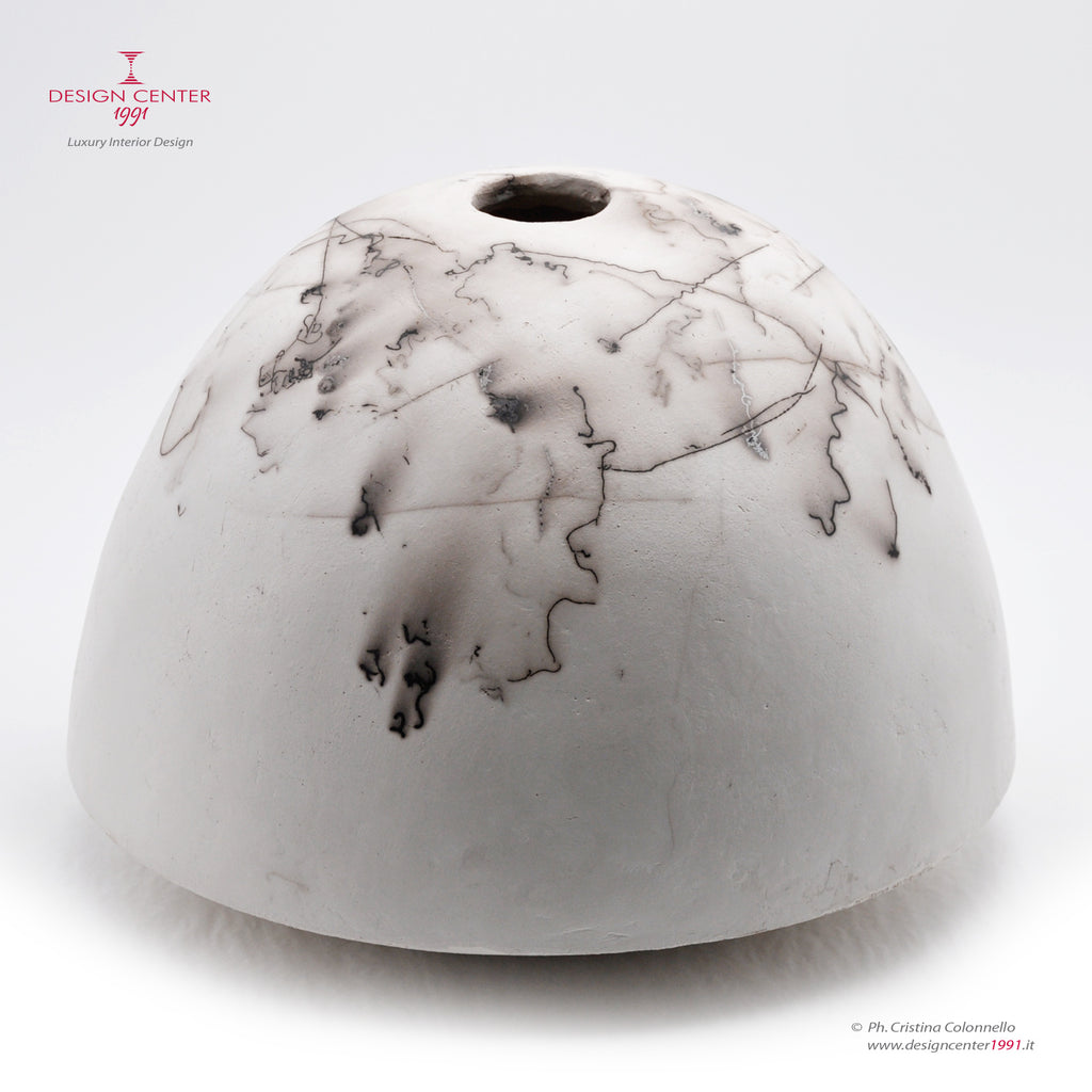 SEGNI NELLA NOTTE 1 -  Vaso scultura in ceramica - Pezzo unico di Nino Basso